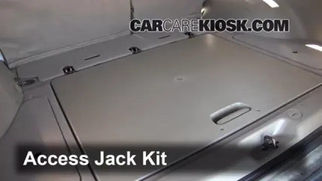 2003 Hyundai Santa Fe GLS 3.5L V6 Levantar auto Usar el gato para levantar el auto